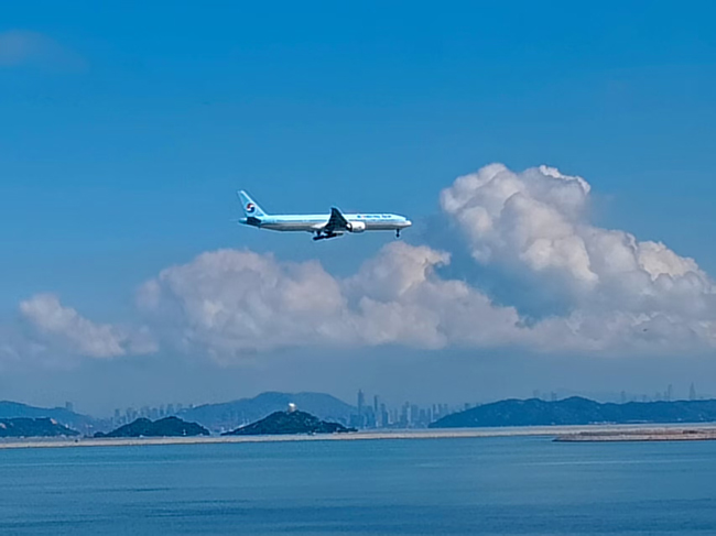 1758013443820844.jpg 20到达香港机场.jpg